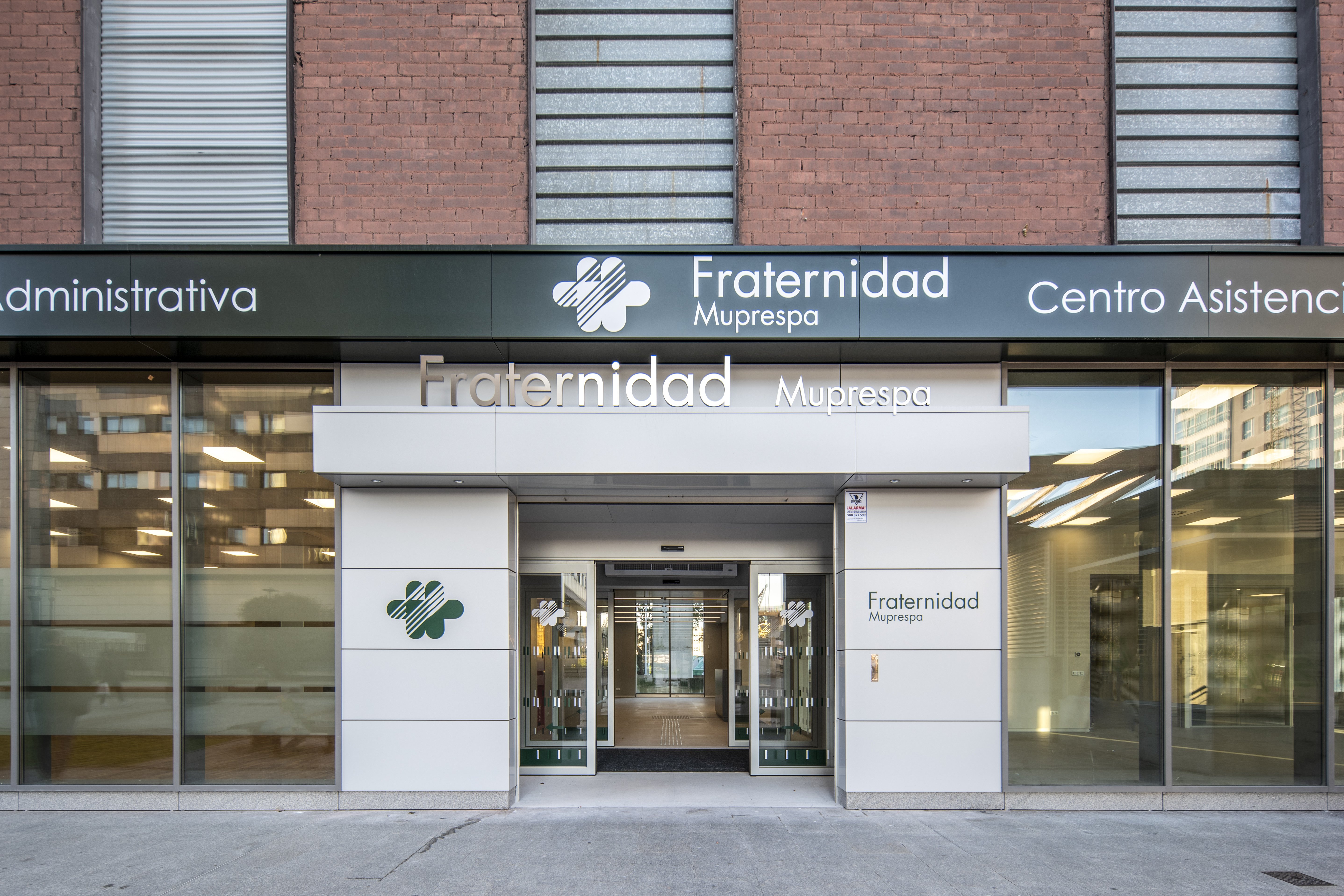 Fachada de Fraternidad-Muprespa A Coruña