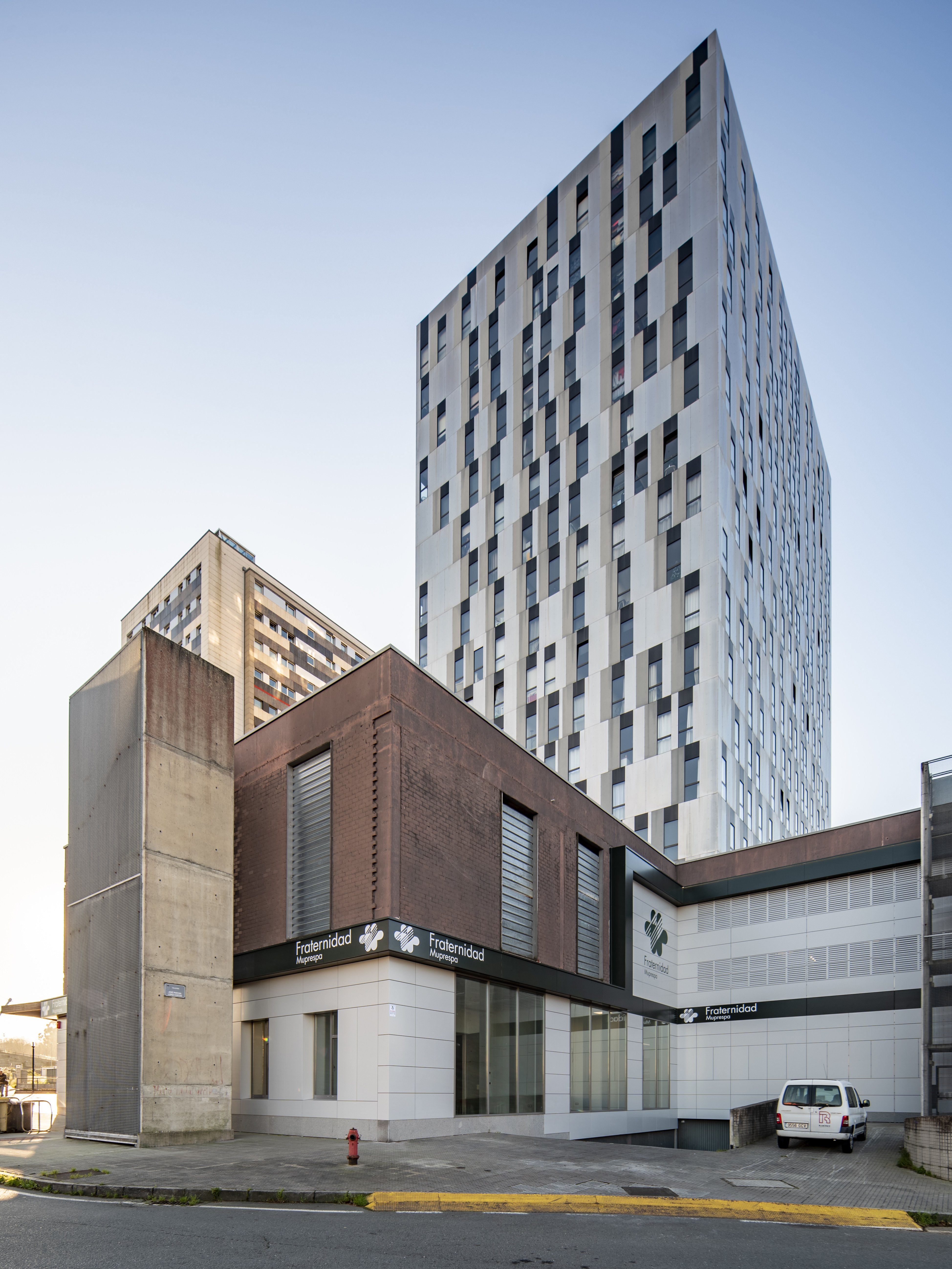 Fachada II de Fraternidad-Muprespa A Coruña