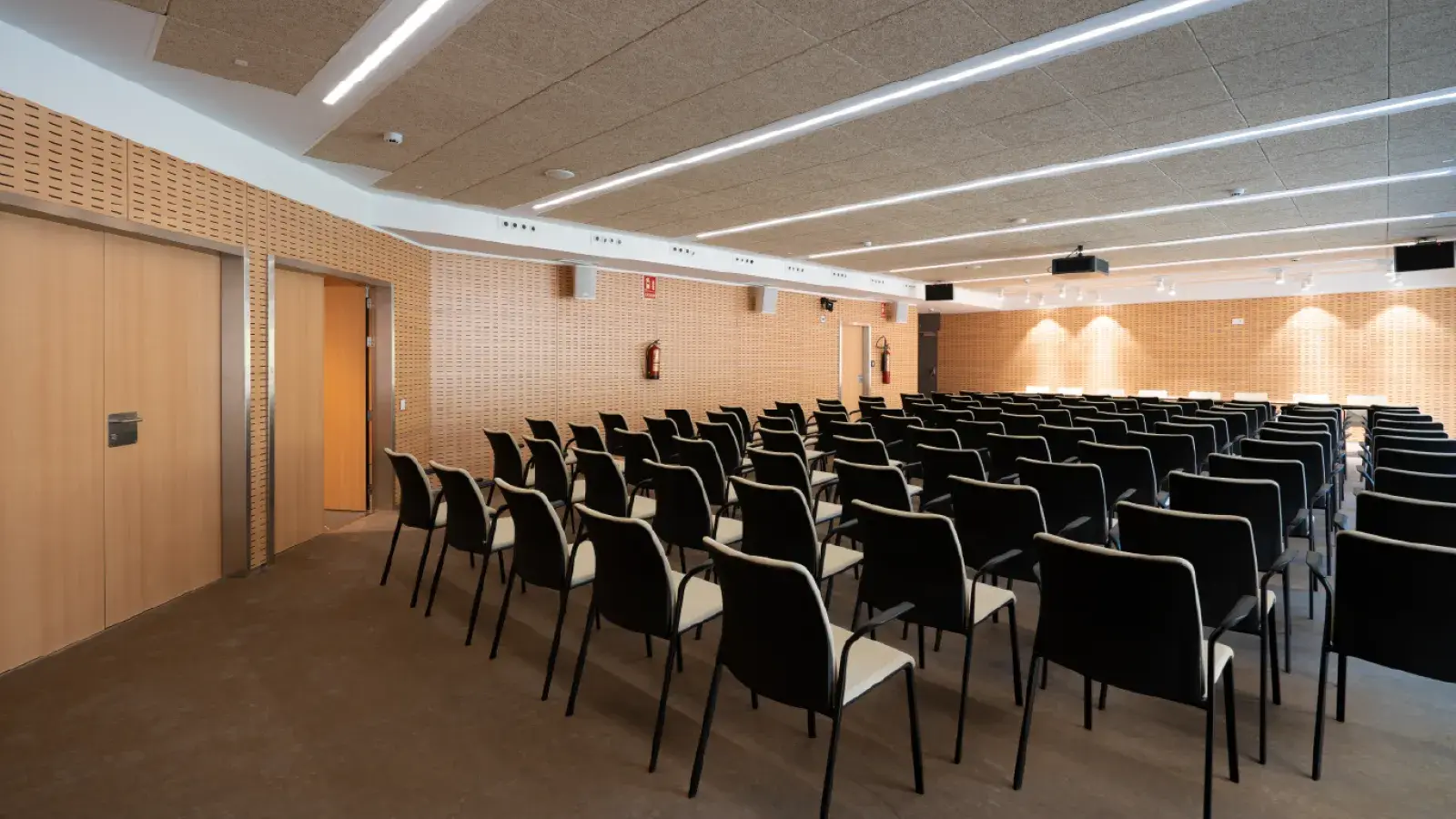 Foto salón de actos trasera