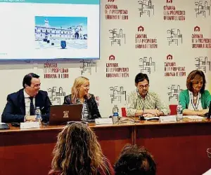 Fraternidad-Muprespa analiza os beneficios de risco durante o embarazo e coidados infantís en León