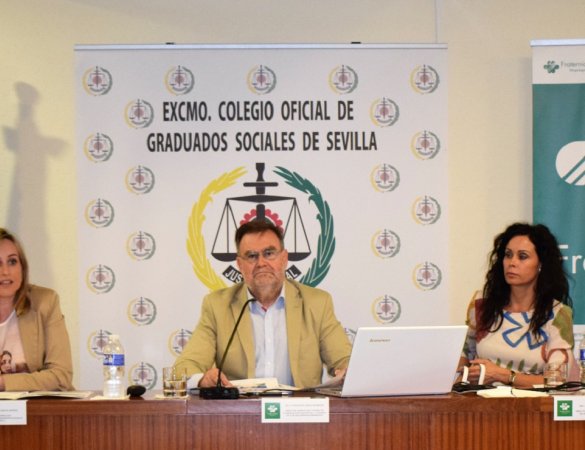 Mesa de ponentes Jornada de Fraternidad-Muprespa en Sevilla sobre Absentismo