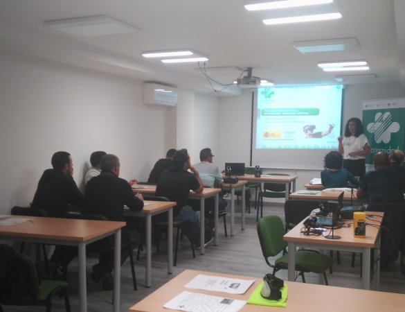 Asistentes a la jornada de seguridad vial laboral impartida en la sede de Fraternidad-Muprespa