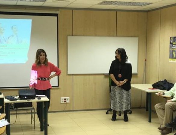 Eva Ramón y Silvia Lacruz, durante la presentación de la jornada en la sede de Fraternidad-Muprespa en Zaragoza
