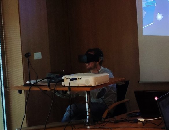 Trabajadores durante la realización de la jornada 