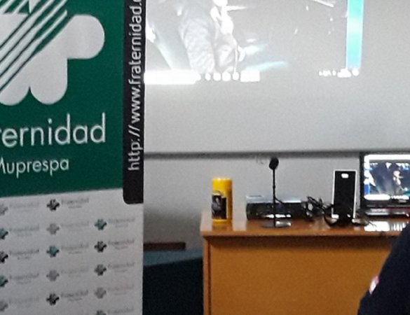 Los trabajadores realizaron el cursos con el equipo de realidad virtual inmersiva