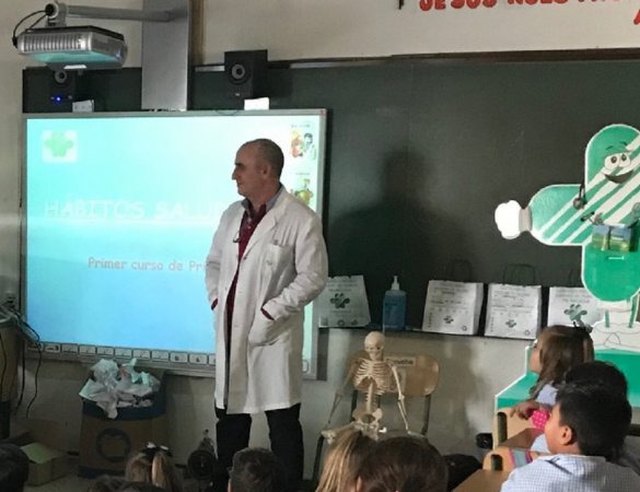 Un metge i un ATS de la delegació Fraternidad-Muprespa a Móstoles es van acostar amb Fraternito a una escola d'Alcorcón