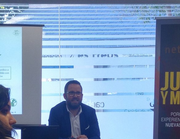 Asistentes a la reunión sobre la valoración del riesgo en el embarazo