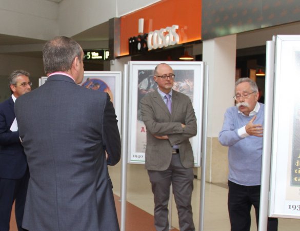 La exposición muestra réplicas de carteles de prevención del siglo XX 