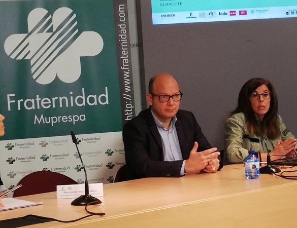 Ana Jaén, Jesús Oliver y Ana María Trillo, durante sus ponencias en la jornada organizada por Fraternidad-Muprespa