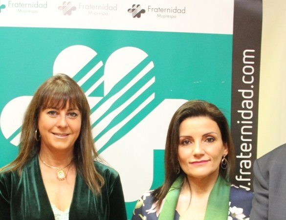 Carlos Aranda, Natalia Fdez. Laviada, Elena Iglesias, de Fraternidad-Muprespa y Manuel Romero, de Aenor, con el certificado