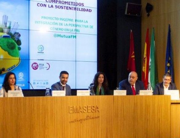 Lola Jariego, tercera por la derecha, durante la celebración de la Jornada