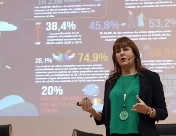 Natalia Fdez. Laviada, subdirectora general de Fraternidad-Muprespa, durante su presentación