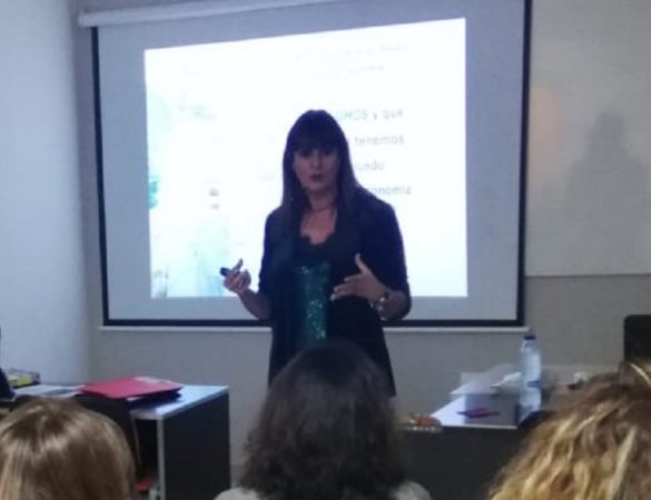 Natalia Fdez. Laviada, durante su exposición en la jornada