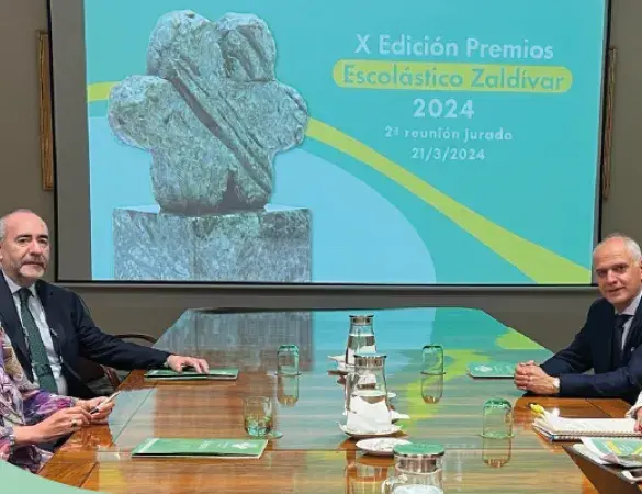 Reunión del jurado de los premios Escolástico Zaldívar para valorar las 61 candidaturas recibidas