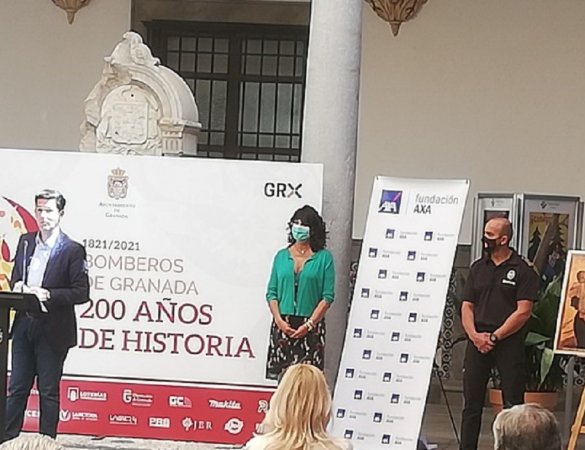 Erakusketaren inaugurazioan parte hartzen duten agintari instituzionalak