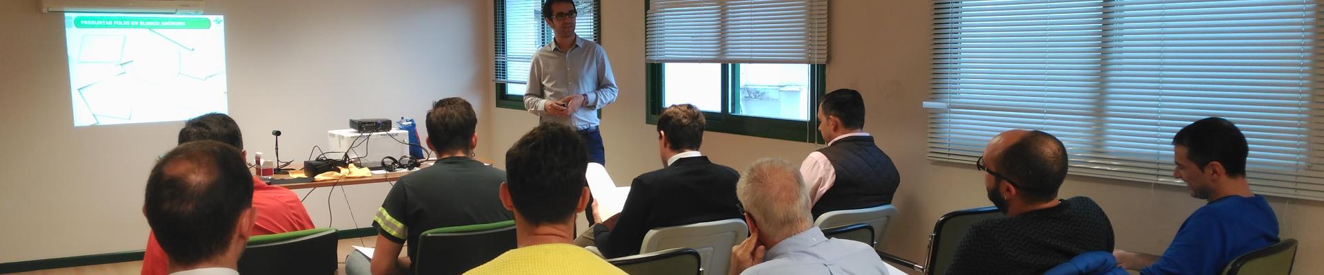 Taller en Tudela sobre seguridad vial impartido por Fraternidad-Muprespa