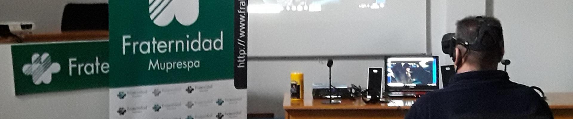 Los trabajadores realizaron el cursos con el equipo de realidad virtual inmersiva