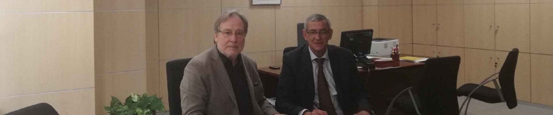 Francisco Sánchez y Alejandro López-Briones, durante la firma del acuerdo
