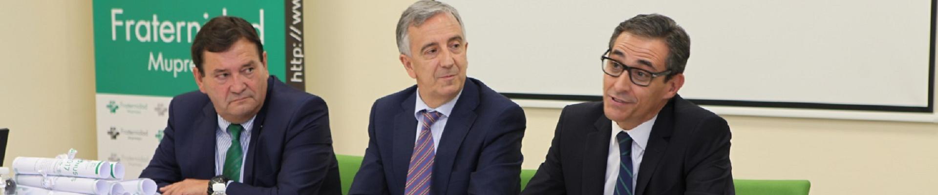 Juan Carlos Saz, Pedro Urbano Niño y Eduardo Sanz, durante el acto