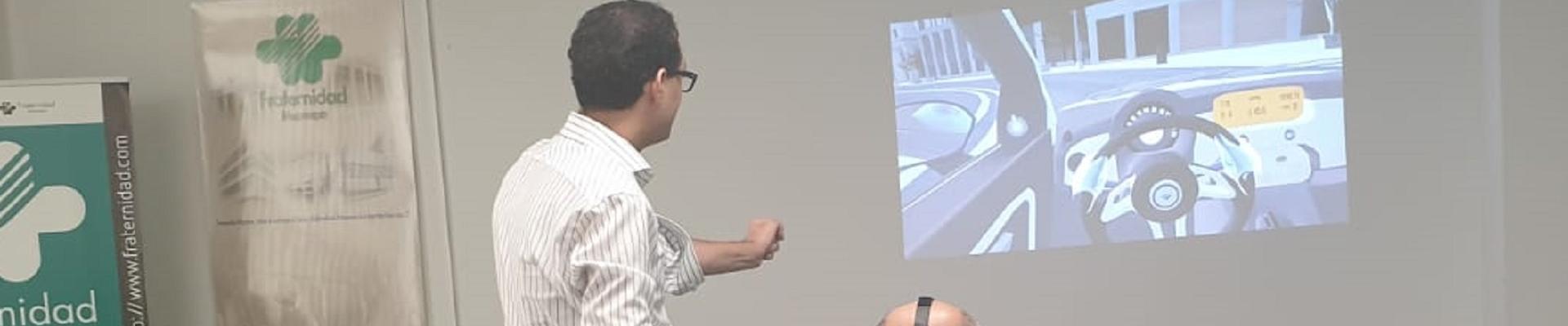 Con el equipo de simulación de la conducción a través de realidad virtual, se simula la conducción en situaciones adversas