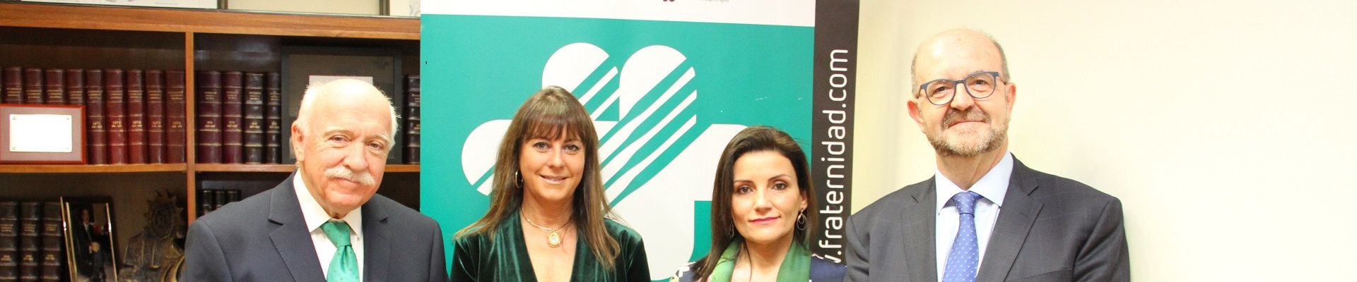 Carlos Aranda, Natalia Fdez. Laviada, Elena Iglesias, de Fraternidad-Muprespa y Manuel Romero, de Aenor, con el certificado
