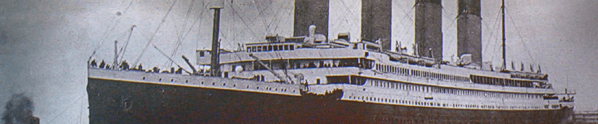 titanic banner