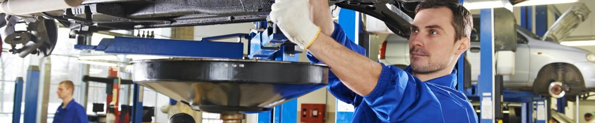 Trabajo en taller mecánico