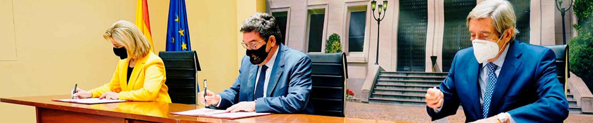 Firma de colaboración Ministerio,CEOE, AMAT