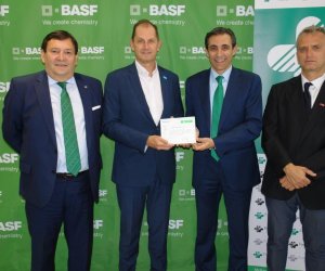 Fraternidad-Muprespa entrega a BASF Española el diploma Bonus