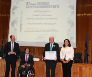 Fraternidad-Muprespa galardonada con el segundo accésit en la categoría de empresas aseguradoras de los Premios Supercuidadores