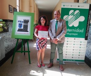 Fraternidad-Muprespa ha entregado a la Fundación Educativa Colegio  Divina Pastora (Torre de Lemos) un accésit de los V premios Escolástico Zaldívar