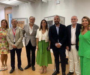 Sonia Medrano, directora Territorial Sur, Luis Utrilla, presidente de la Asamblea Provincial de Cruz Roja, Antonio José Millán, director de la Cátedra AXA de Prevención, Silvia Vela, directora de Comunicación y RRII, Óscar Bujalance, director Provincial de la Tesorería General de la Seguridad Social, José Almirón, vicepresidente segundo del Colegio de Graduados Sociales de Málaga, y Cristina Rivera, directora de la delegación de Fuengirola 