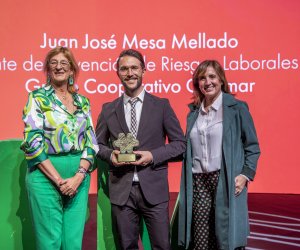 atilde Góngora, directora Provincial de Fraternidad-Muprespa Almería, Juan José Mesa, Gerente de Prevención de Riesgos Laborales en Grupo Cooperativo Cajamar, y Sonia Medrano, directora Territorial Sur de Fraternidad-Muprespa 