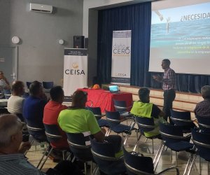 Alejandro Quintana, consultor de prevención de Fraternidad-Muprespa, durante su intervención en la jornada junto a Ceisa 