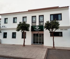 Fachada del centro asistencial de Fraternidad-Muprespa en Osuna 
