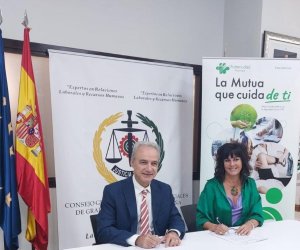 Ricardo Gabaldón, Presidente del Consejo, y Natalia Fdez. Laviada, subdirectora de Prevención, Calidad y Comunicación deFraternidad-Muprespa