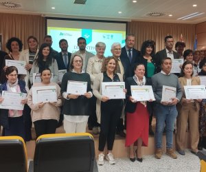 Foto de grupo de los representantes de empresas presentes en el acto 