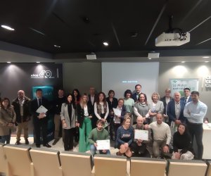 Foto de grupo de los asistentes al acto