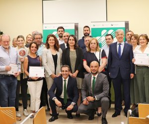 Foto de grupo de los asistentes al acto en la dirección Provincial de Fraternidad-Muprespa en Guadalajara 