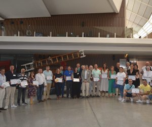 Foto de grupo de los representantes de empresas presentes