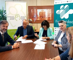 Imagen de la firma del acuerdo