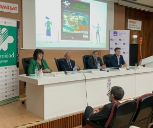 Imagen de los representantes de las instituciones, durante el acto de inauguración 