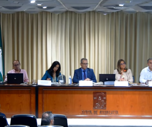 Imagen de los ponentes participantes en la mesa