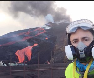 Julio López, ingeniero del IGME, durante una jornada de trabajo en La Palma