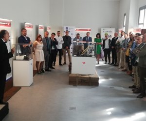 Momento de la visita guiada por la exposición