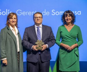 Sonia Medrano, directora Territorial Sur de Fraternidad-Muprespa, Juan Fernández Solís, gerente de Somajasa, y Natalia Fdez. Laviada, subdirectora general de Prevención, Calidad y Comunicación de Fraternidad-Muprespa 