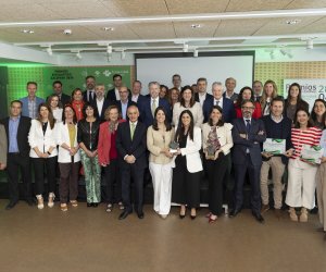 Foto de grupo de los premiados en la XI Edición de los Premios Escolástico Zaldívar 
