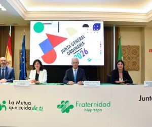 Mesa principal de la Junta General de Fraternidad-Muprespa 