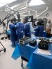 Equipo médico en quirófano