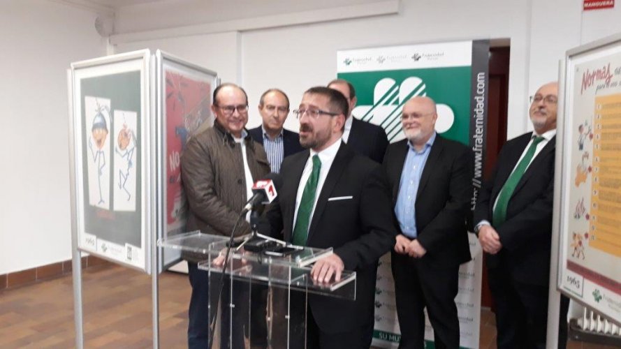 Numerosa presencia institucional en la inauguración de la exposición de carteles de prevención del siglo XX en Almansa